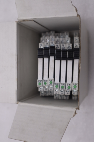 Allen bradley 700-hlt1u24 relay - new - stock gf702a, lot of 7 - Image 2