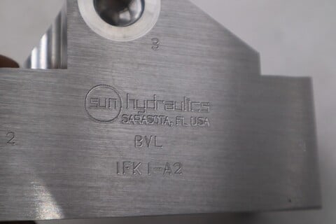Sundstrand Hydraulics BVL Line Mount Manifold - NEW - STOCK GF798 - Image 4