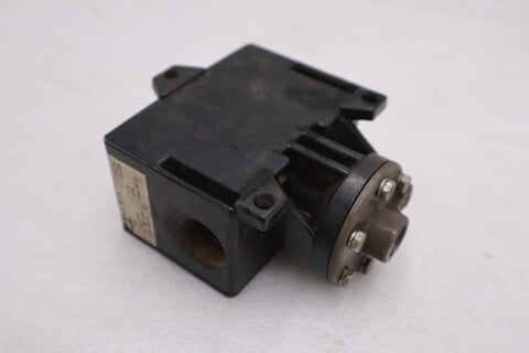 Ashcroft pressure switch cat #b424b xfmrn stock gf372 - Image 4
