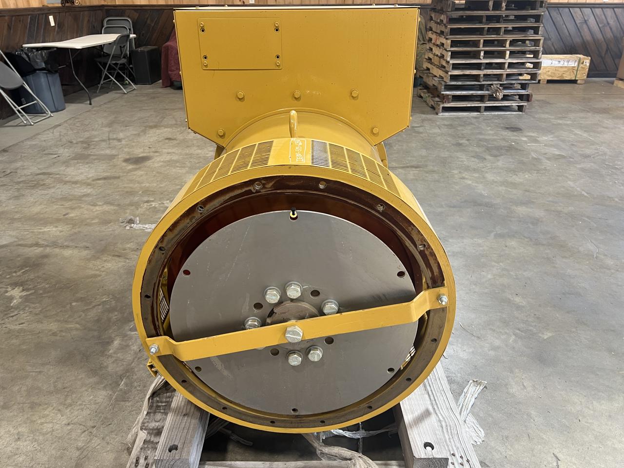 750 KW Caterpillar #LC7034J, generator end, 480 Volts, 12 wires, 18" flywheel, 0 hours, 2024 - Image 7