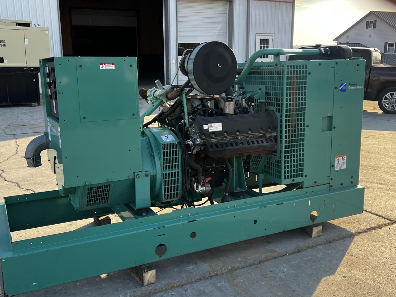 100 KW Cummins/Onan #GGHH-5554743, NG/LP generator set, 120/208 Volts, 1/3 phase, 6.8L Ford engine, base fuel - Image 5