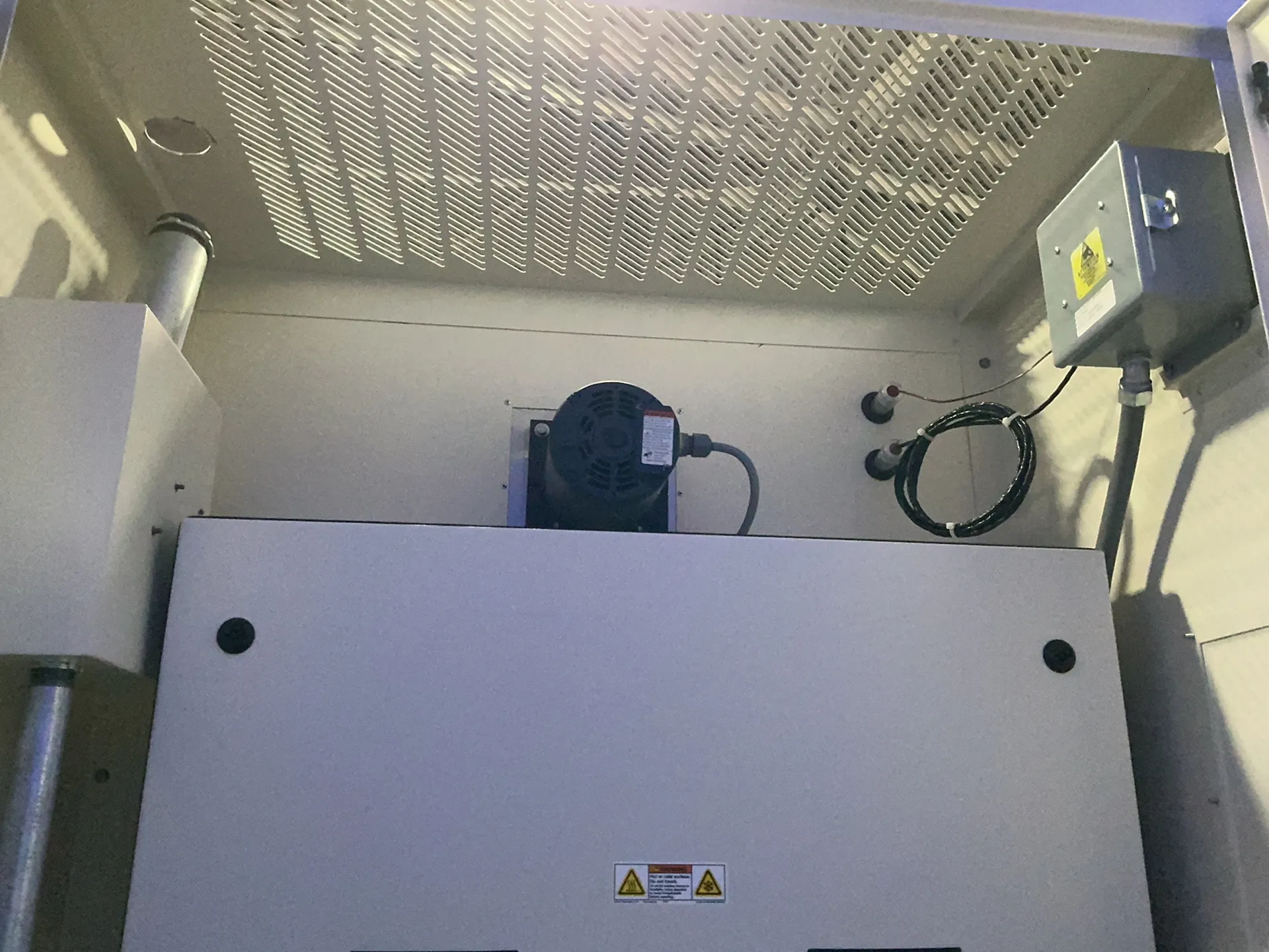 36" width x 24" D x 42" H Envirotronics #W20-2-10-WC-H, environmental test chamber, R-404A, R-508B, 150 PSIG - Image 2