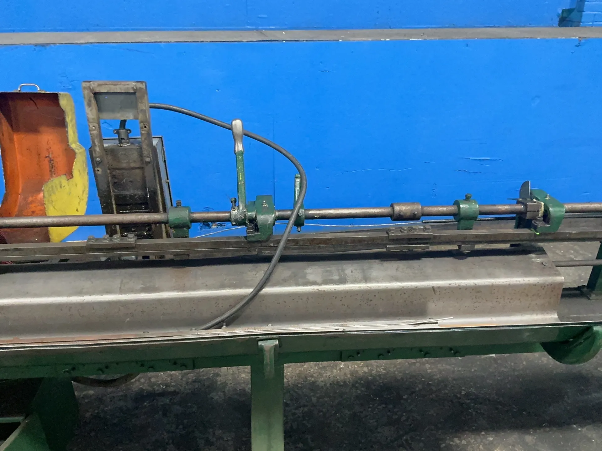 .25" Lewis Machine #2CG, wire cutter, Dayton counter, power switch, 1.25 A - Image 2