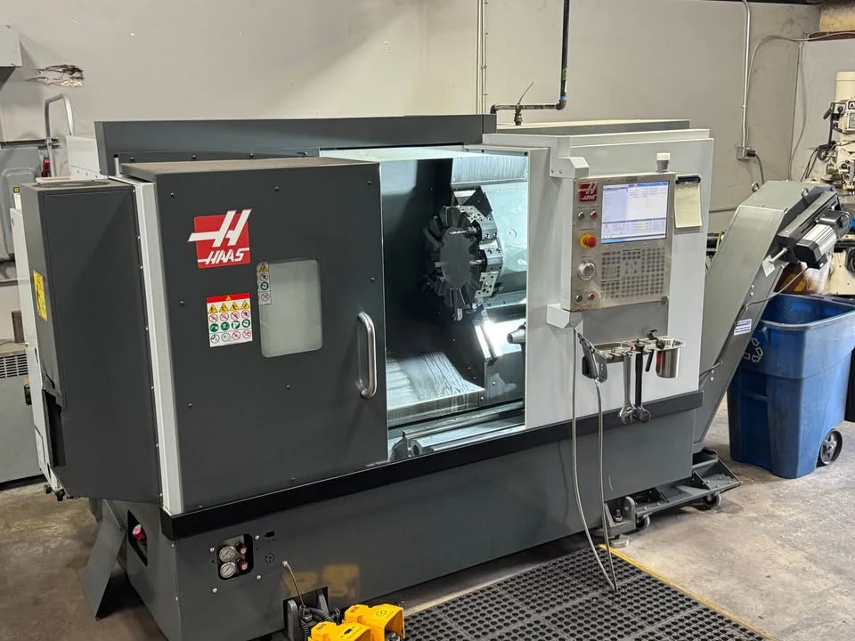 Haas #ST-25, CNC Lathe, 31.7" swing, 22.5" machining length, 15.5" turning diameter, 10" chuck, 3" bar, 30 - Image 2
