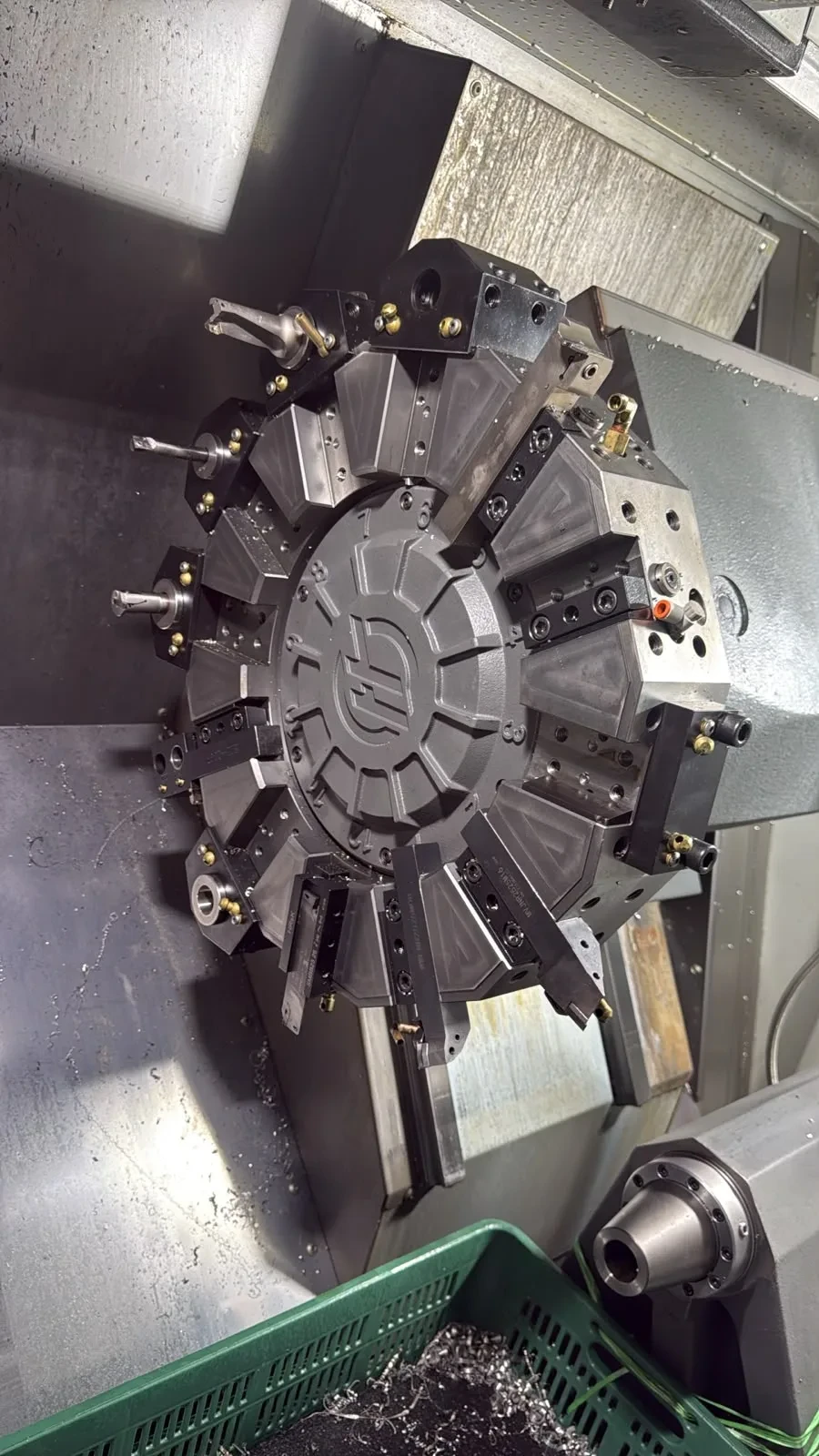 Haas #ST-28, CNC Lathe, 31.7" swing, 13" turning diameter, 12" chuck, 4" bar, 3200 RPM, 12-station turret - Image 4