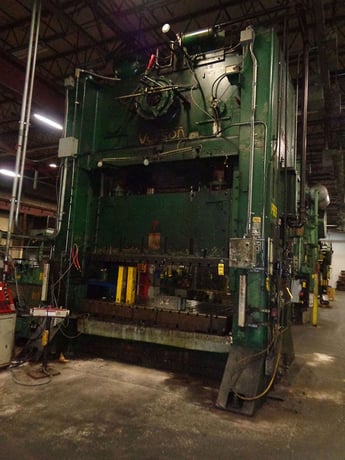 600 Ton, Verson #S4-600-108-72T, 10" stroke, 38" Shut Height, 108" x 72" bed, 18 SPM - Image 1