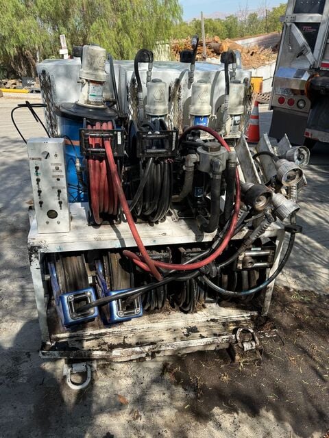 Skid Mounted Mobile Lubrication System, multi-compartment tanks, Graco Fire-Ball 225 air pumps, Puma - Image 4