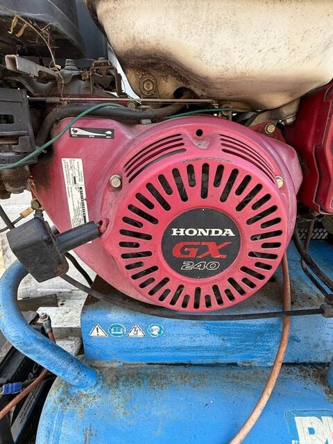Skid Mounted Mobile Lubrication System, multi-compartment tanks, Graco Fire-Ball 225 air pumps, Puma - Image 8