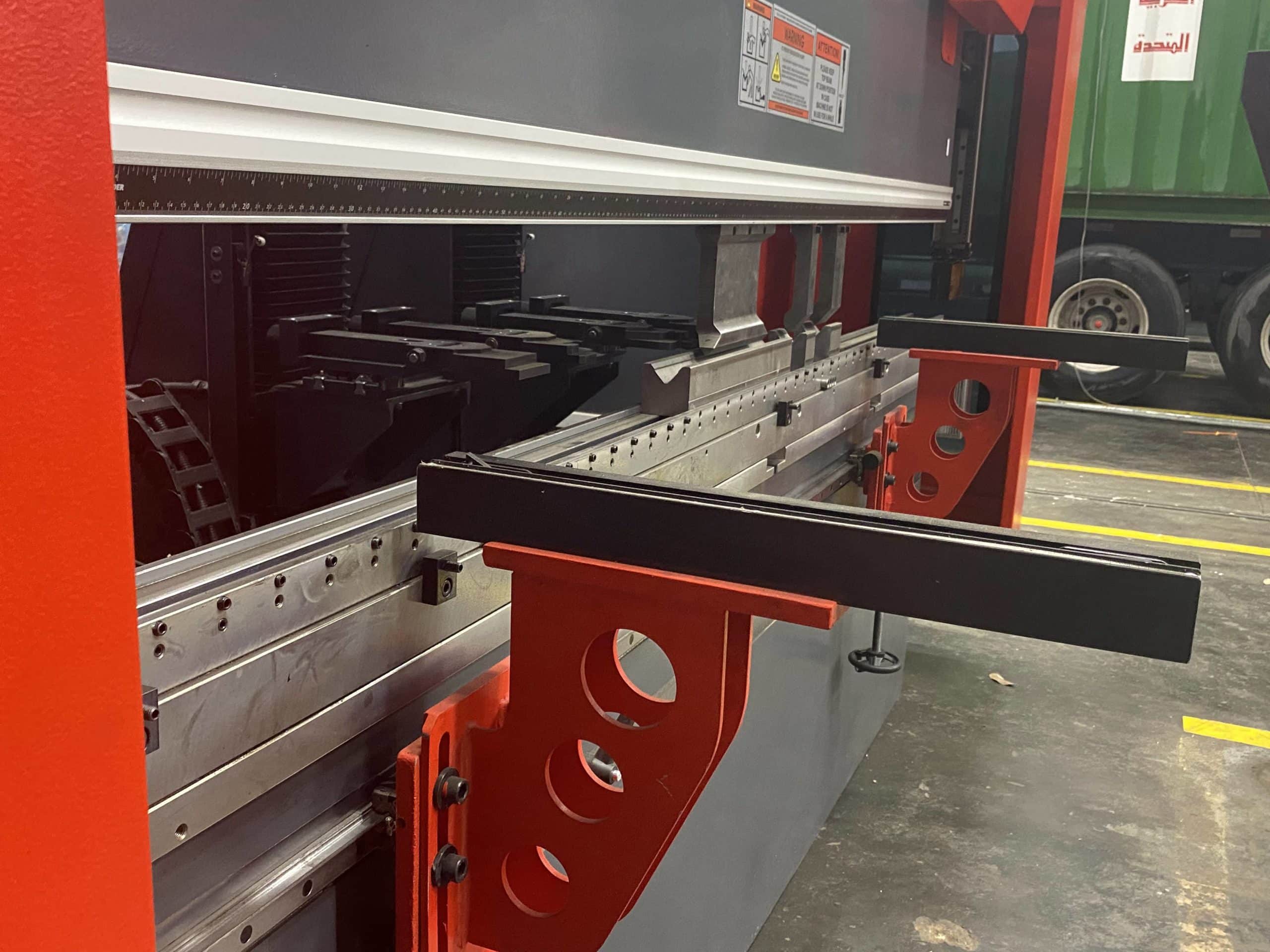 150 Ton, RMT #B-GENIUS-H-10-150, hybrid CNC press brake, 10' overall, 7 axis, servo motor drive, .00003" - Image 9