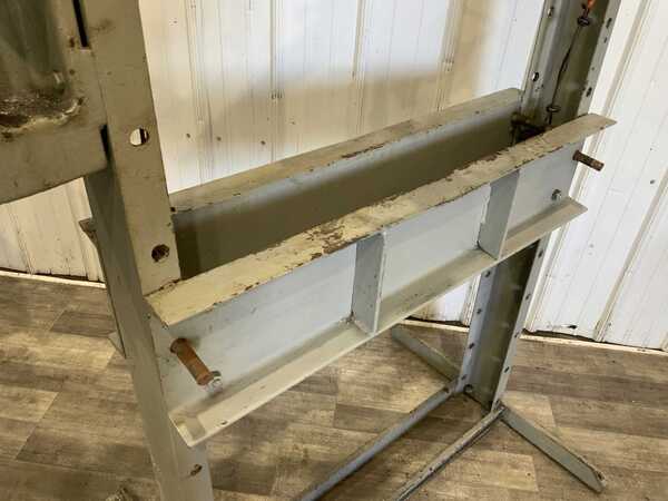 25 Ton, Dake #7-089, hydraulic H-frame press, 5" stroke, 34-1/4" between uprights, 37-3/4" x 9-3/4" bed, hand - Image 6