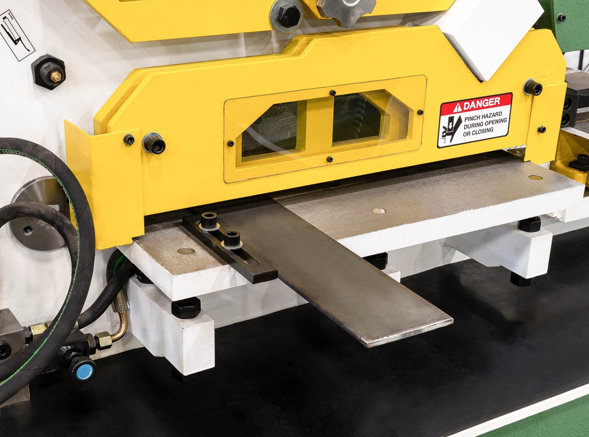 7-3/4" x 7-3/4" x 11/16" Piranha #BII225, hydraulic ironworker, 225 Ton, 5 stations, 1-1/2" x 1-3/8" punch - Image 3