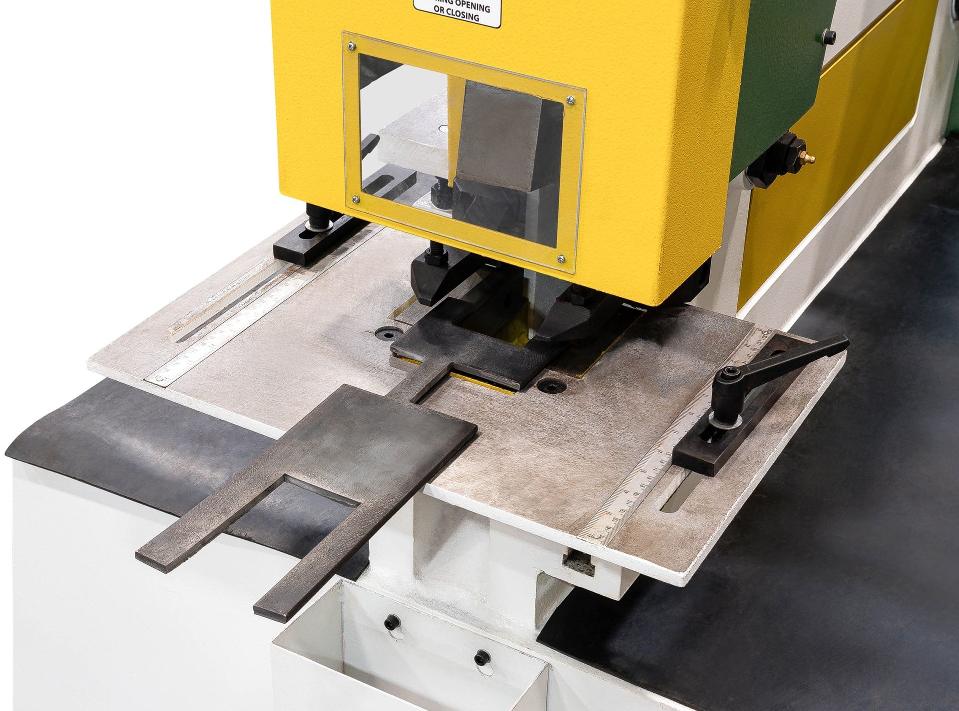 7-3/4" x 7-3/4" x 11/16" Piranha #BII225, hydraulic ironworker, 225 Ton, 5 stations, 1-1/2" x 1-3/8" punch - Image 5