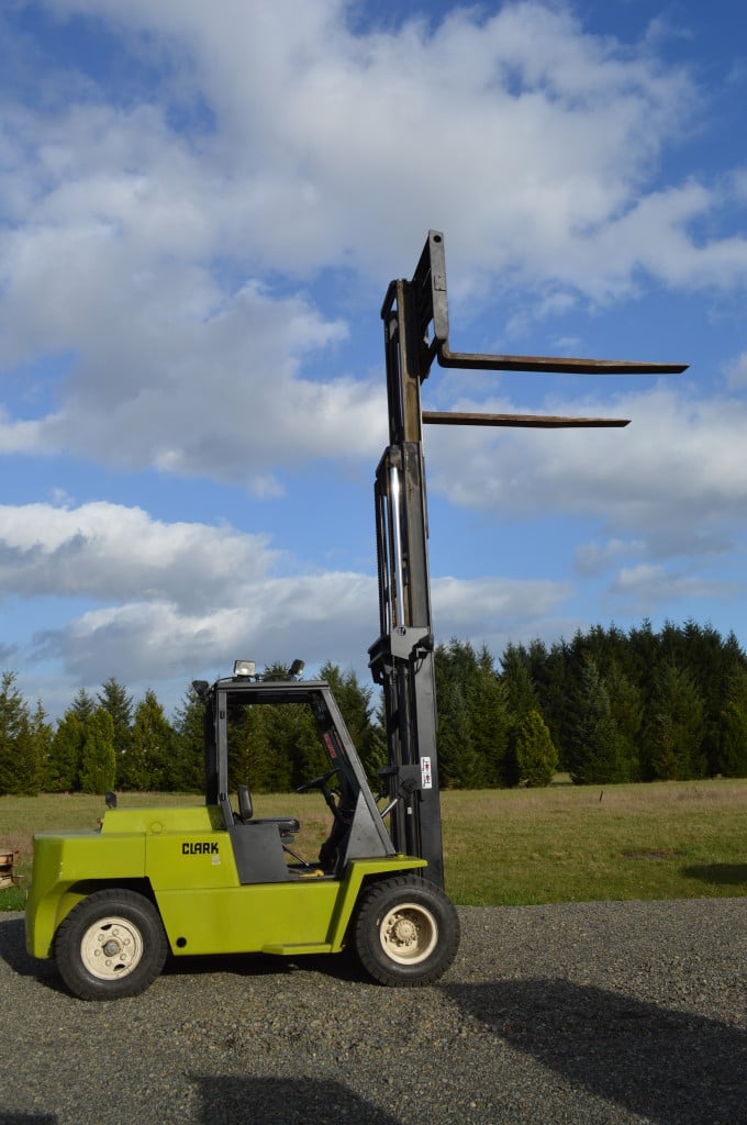 15,000 lb. Clark, Diesel Forklift, triple stage mast, side shift, fork positioners, 8' forks, remanufactured - Image 3