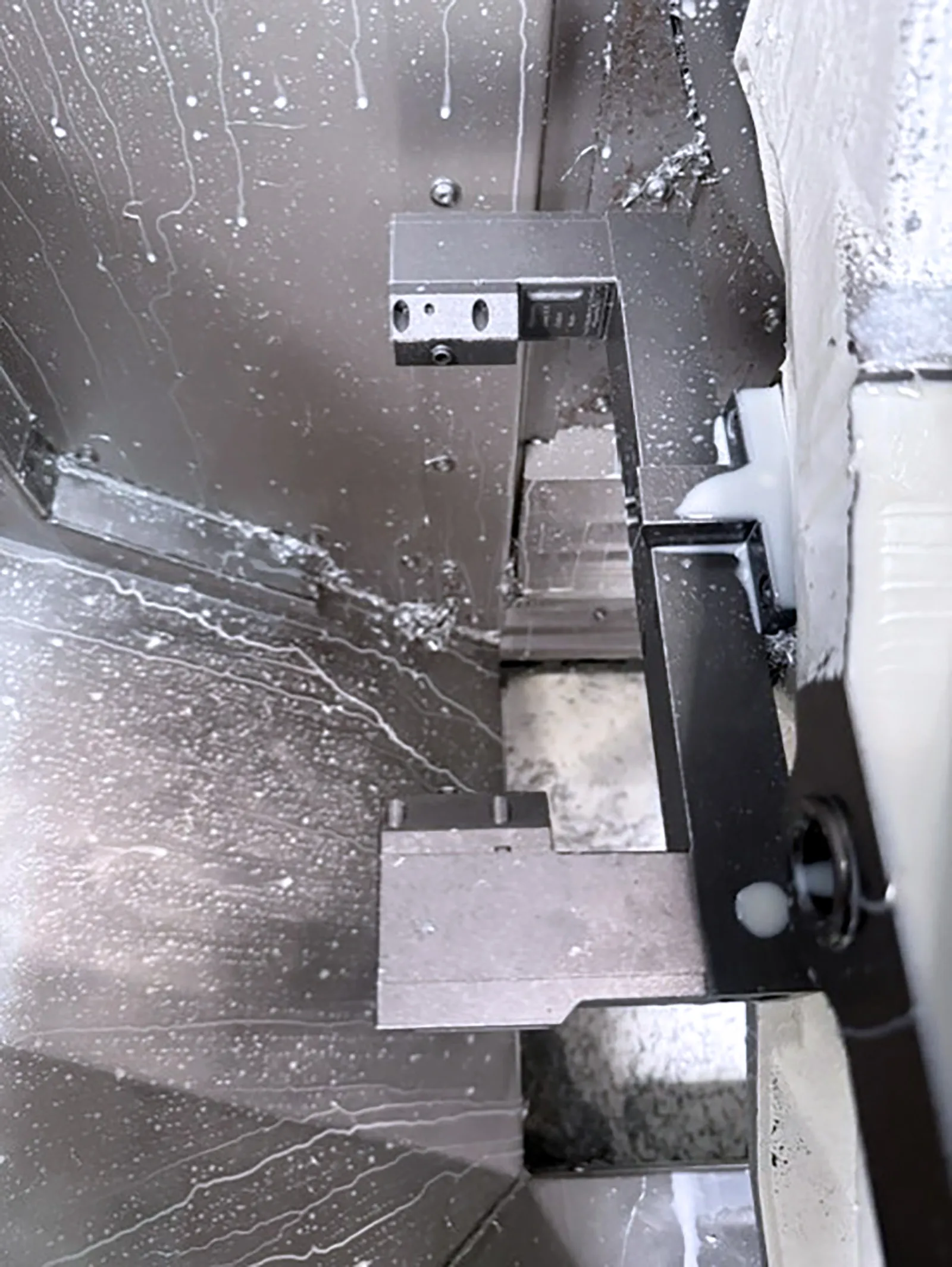 Grob #G350, CNC horizontal machining center, 5-Axis, 99 automatic tool changer, 23.6" X, 33.6" Y, 29.5" Z - Image 8
