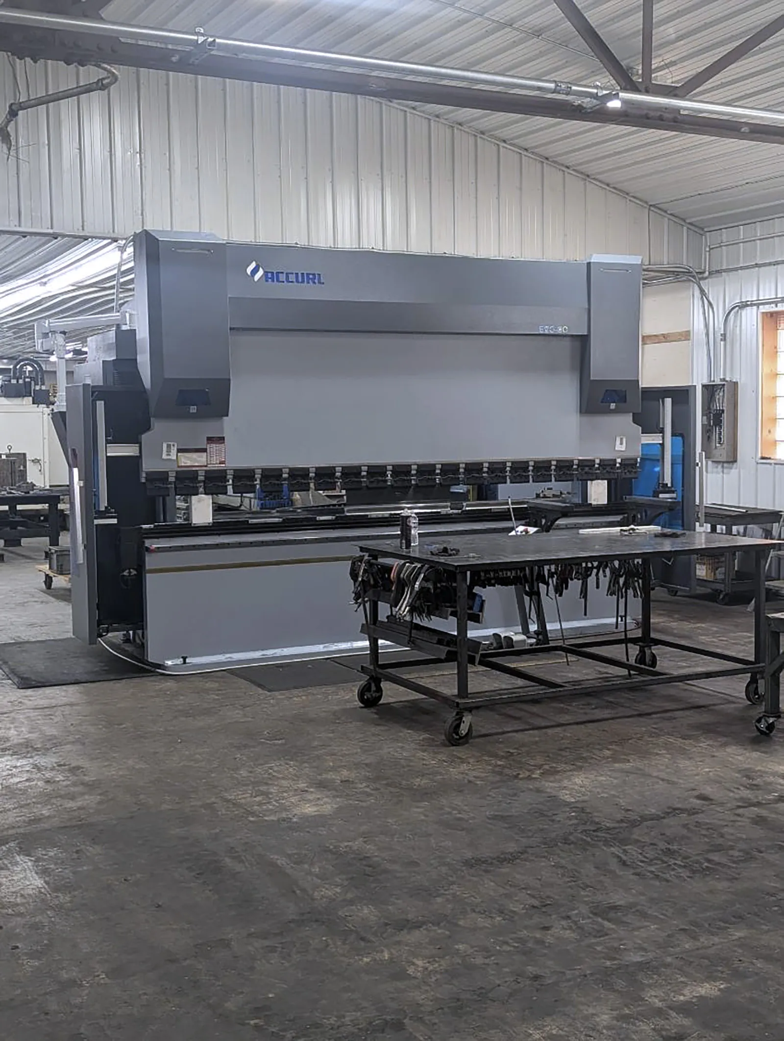 247.5 Ton, Accurl #Genius-Pro-B40220, CNC press brake, 13.1'OA, 157.5" bending length, 7.87" stroke, Delem - Image 1