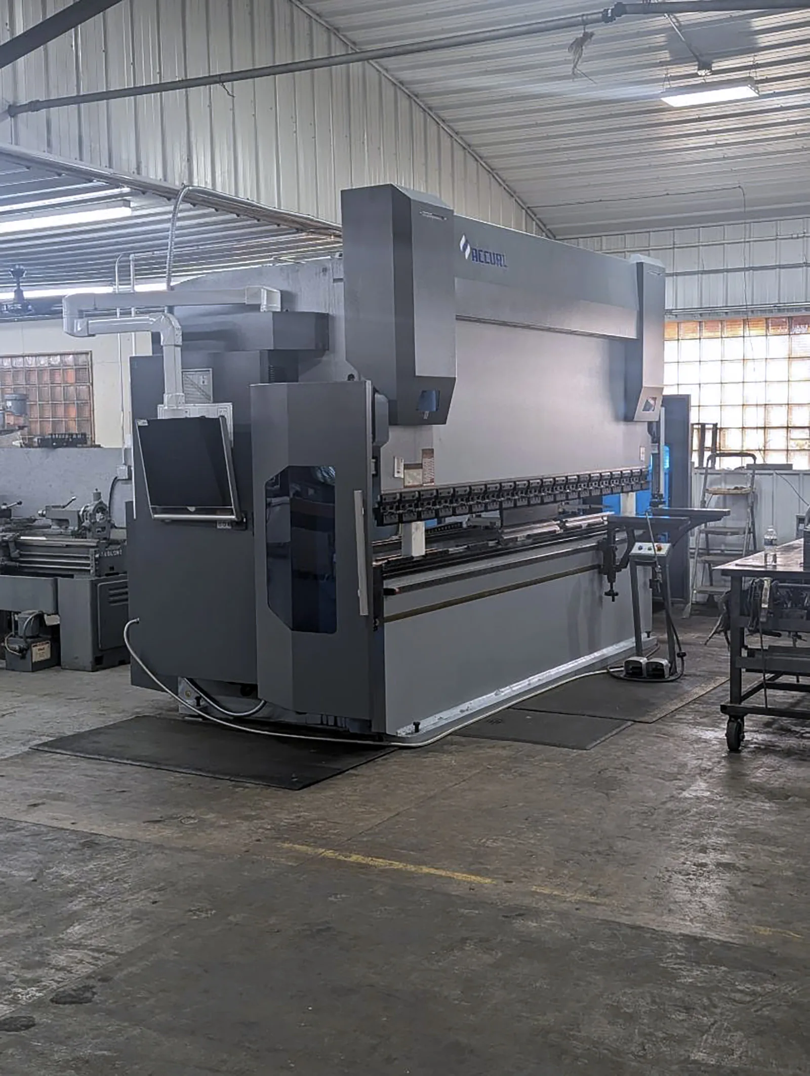 247.5 Ton, Accurl #Genius-Pro-B40220, CNC press brake, 13.1'OA, 157.5" bending length, 7.87" stroke, Delem - Image 2