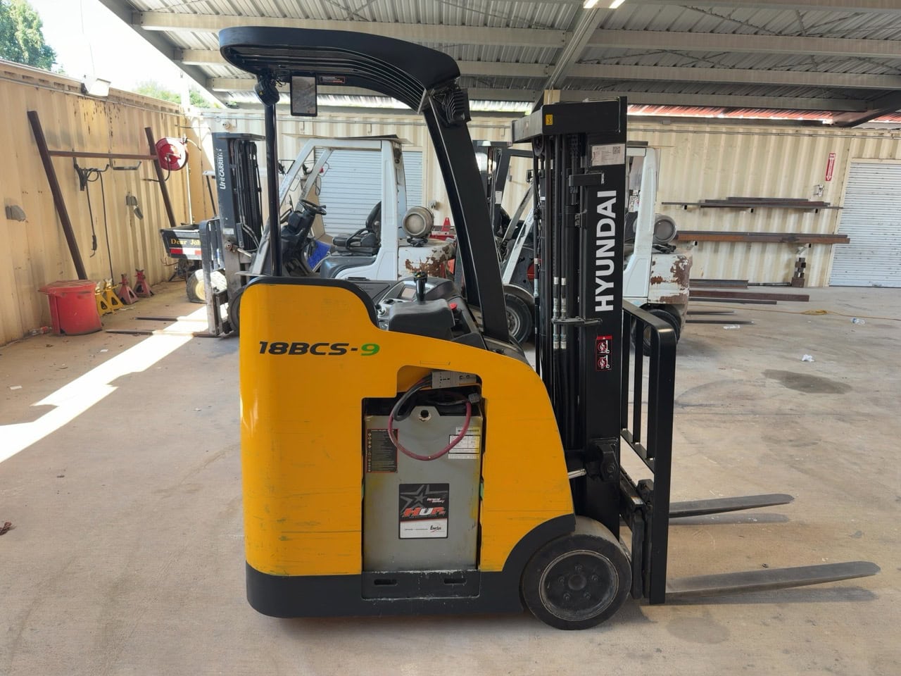 3500 lb. Hyundai #18BCS-9, Electric Forklift, solid tires, 9,231 Hrs, 2015 - Image 1