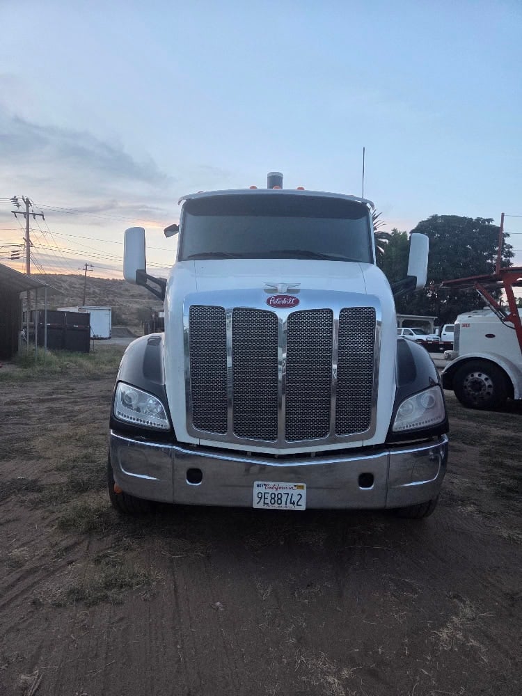 Peterbilt #579-Supertag, Tri-axle Dump Truck, 610,605 mi, 2016 - Image 1