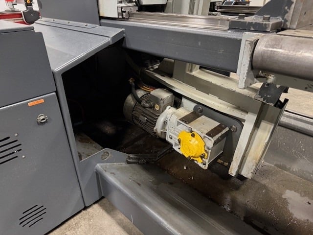 31" x 18" Hydmech #V18-45, Vert Band Saw, 7.5 HP, 1-1/4" blade, digital read out, 2004 - Image 4