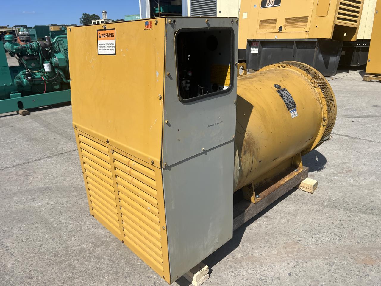 750 KW Marathon #Magna-Max, generator end, 120/208 Volts, 3 Phase, 4/12 wire, 18" flywheel, 750 hours, 2004 - Image 2