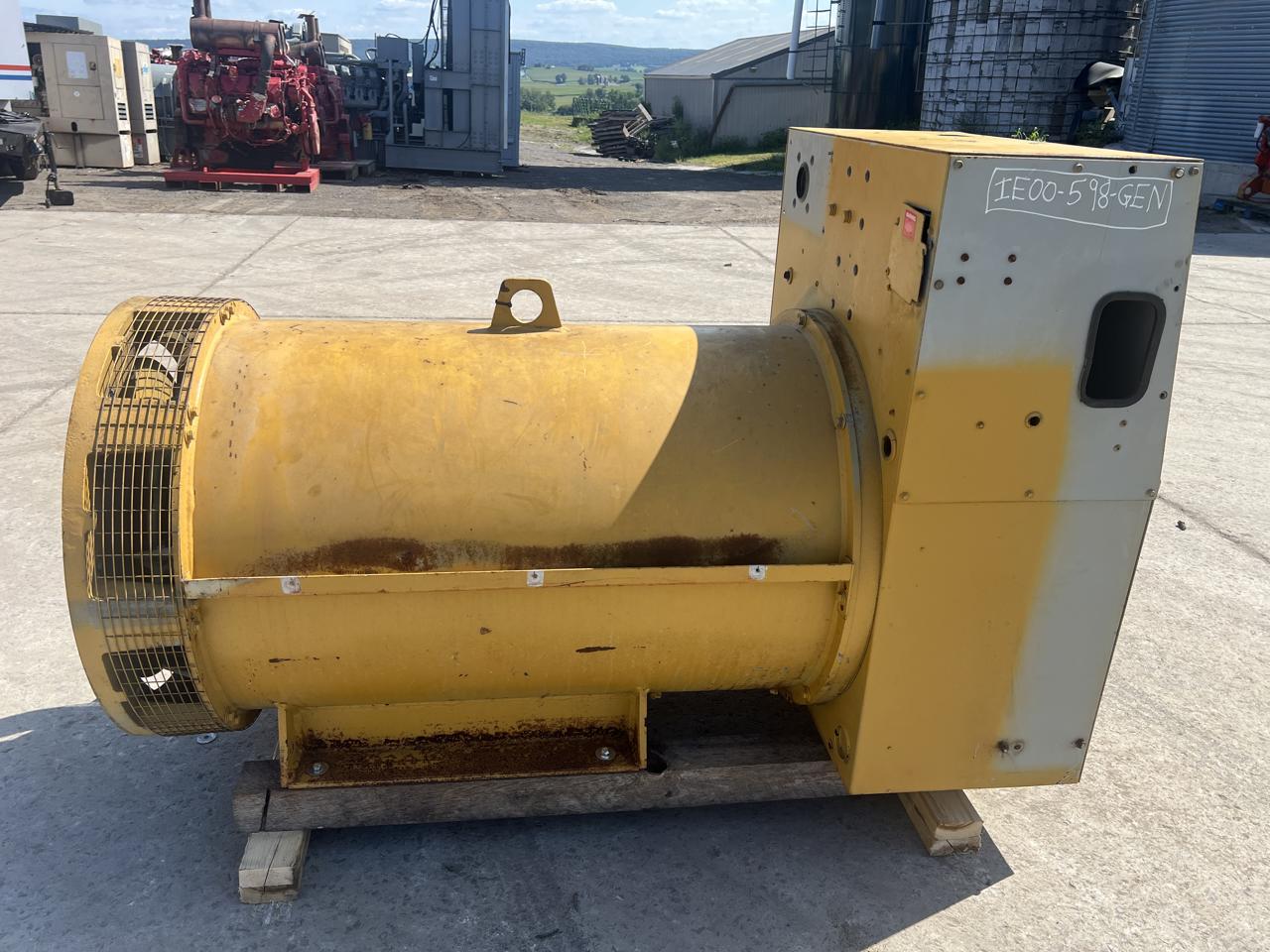 750 KW Marathon #Magna-Max, generator end, 120/208 Volts, 3 Phase, 4/12 wire, 18" flywheel, 750 hours, 2004 - Image 4