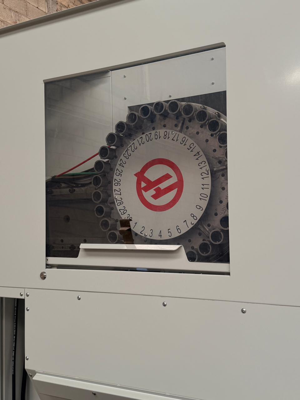 Haas #UMC-1000SS, 5-Axis CNC vertical machining center, 40" X, 25" Y, 25" Z, 12000 RPM, 31 automatic tool - Image 6