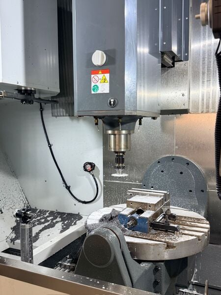 Haas #UMC-1000SS, 5-Axis CNC vertical machining center, 40" X, 25" Y, 25" Z, 12000 RPM, 31 automatic tool - Image 7