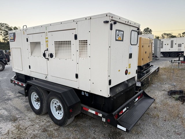 182 KW Caterpillar #XQ230, Mobile Diesel Generator, 1800 RPM, multi-voltage, EMCP 4.4 digital control panel - Image 2