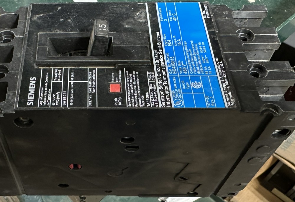 15 Amps, Siemens, 3-Pole, 480V Max., Fixed-Trip / Non-Adjustable, Molded-Case Circuit Breaker - Image 2