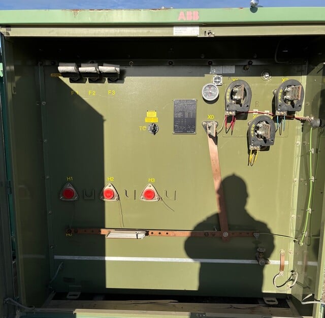 1000 KVA 24940GrdY/14400 Primary, 600Y/347 Secondary, ABB, Padmount Transformer, 3PH, 60 Hz., 2003, (2 - Image 2