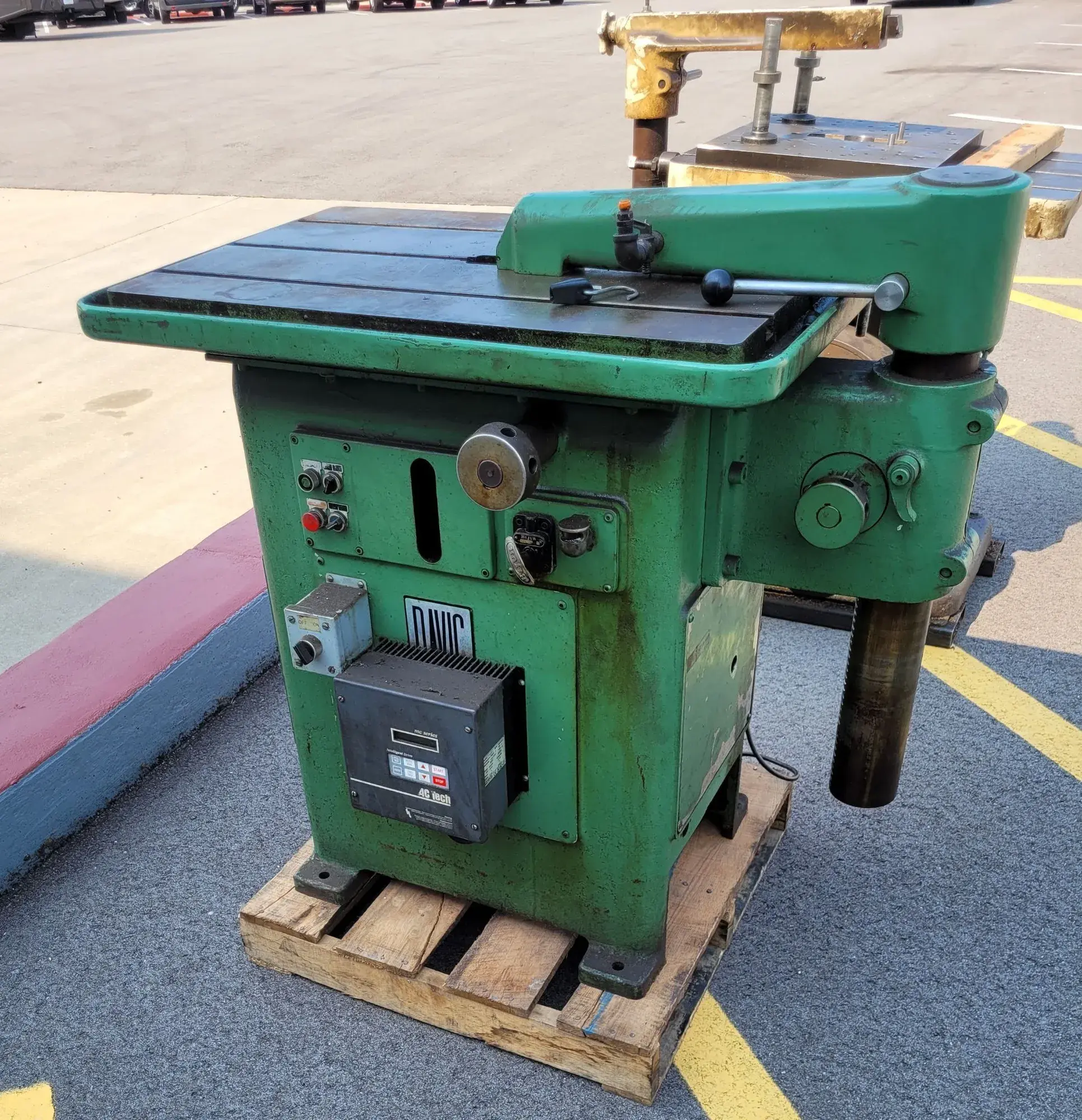 1-1/2" x 31" Hansford Davis #15, keyseater, 19" throat, 20" x 31" table, 45 SPM, 2 HP, 460 V., 3 Ph. - Image 2