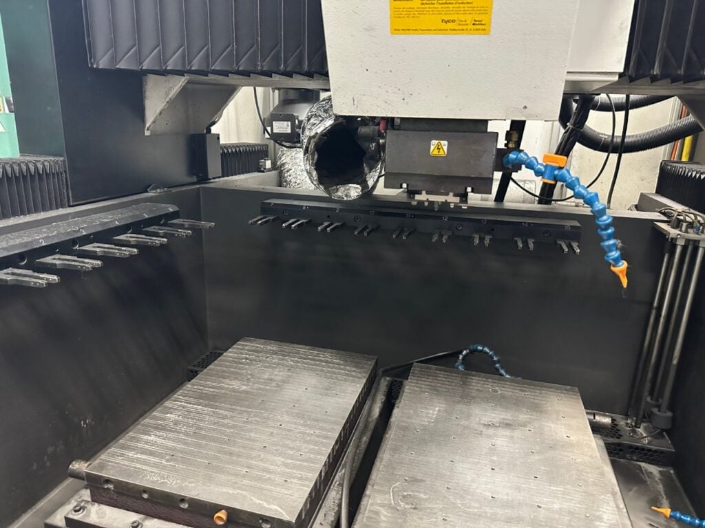 Agie #Advance-4 with C-Axis sinker type Electrical Discharge Machine, 34.3" x 21.6" table, pendant Control - Image 2
