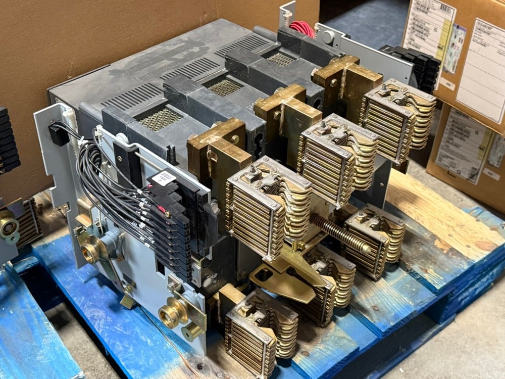 General Electric PowerBreak II SSD16B216, 1600 Amp. 600 Volts 3 Pole Circuit Breaker (7 Available) - Image 3