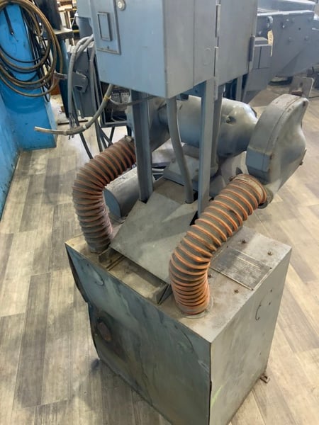 Cincinnati #102, double end grinder, 1/2 HP, 3600 RPM, 8" wheel diameter, built in dust collector - Image 7