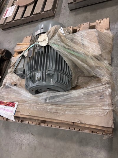 30 HP 3545 RPM Westinghouse #B03002TES5, squirrel cage motor, 575 Volts, 3-phase, TEFC, w/ Lovejoy SW150 - Image 5