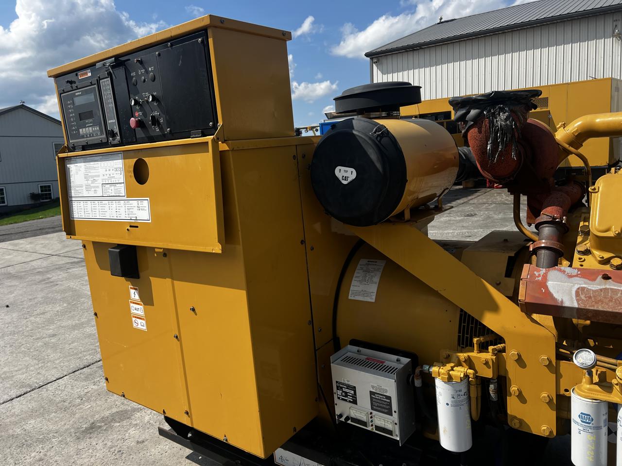 500 KW Caterpillar #3412, Diesel Generator Set, 240/480 Volts, 1800 RPM, SR4 generator end, circuit breaker - Image 9