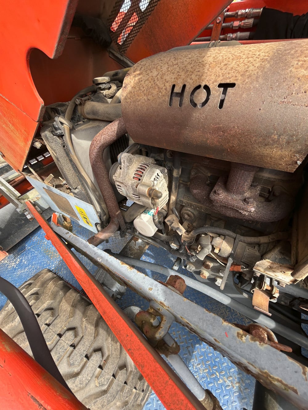 Kubota #B21, commercial Tractor Loader Backhoe TLB, 21 HP D1005 3-Cylinder diesel engine, 4x4, 4WD, ROPS - Image 2
