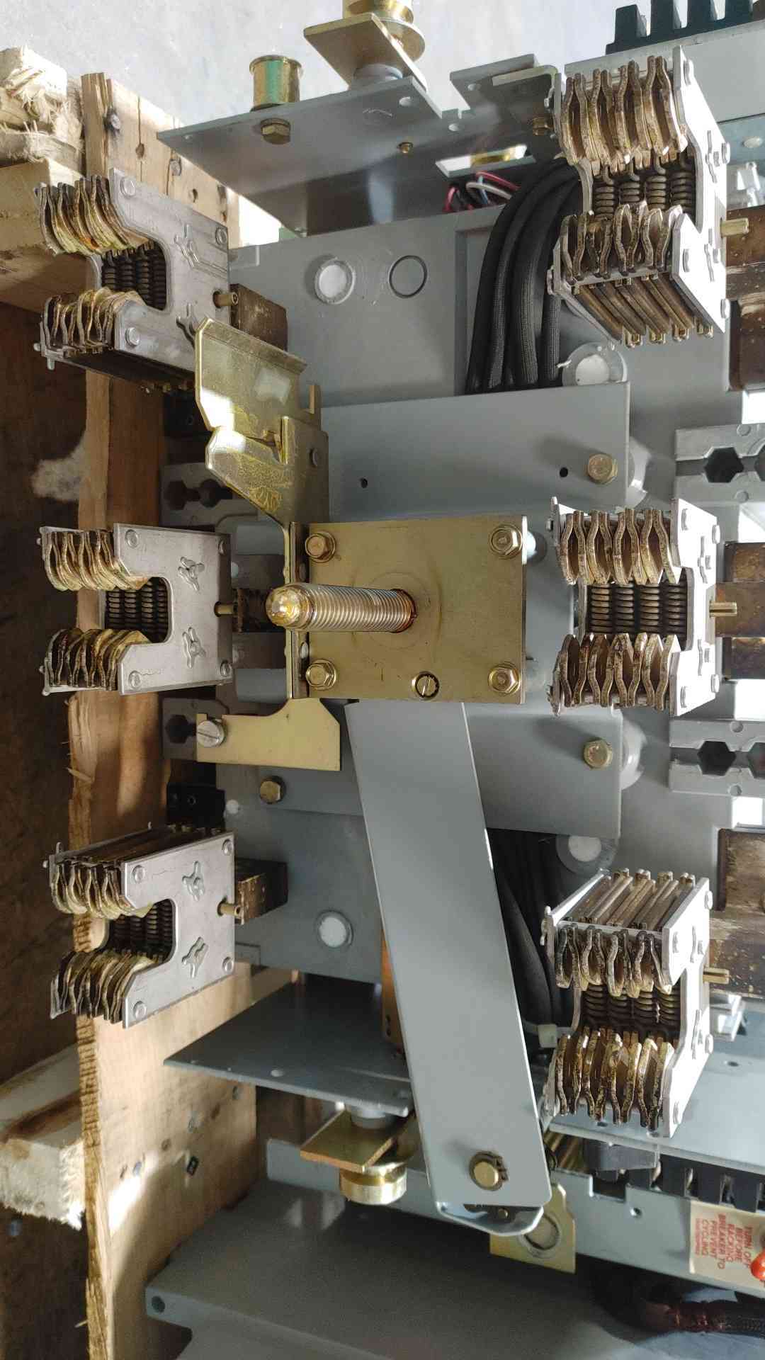 400 Amps, General Electric, TC84TTR, Power Break circuit breaker, 800 amp frame, drawout, MicroVersaTrip Plus - Image 4
