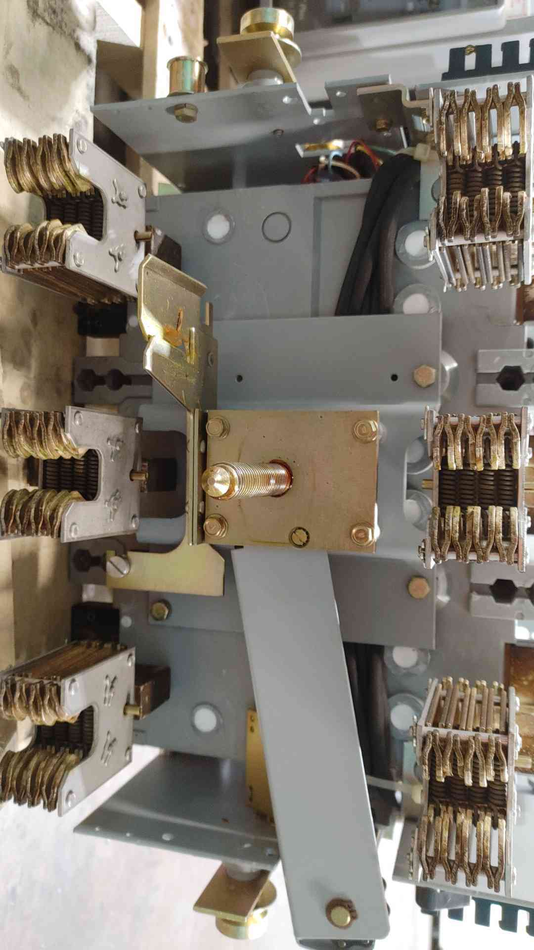 200 Amps, General Electric, TC82TTR, Power Break circuit breaker, 800 amp frame, drawout, MicroVersaTrip Plus - Image 4