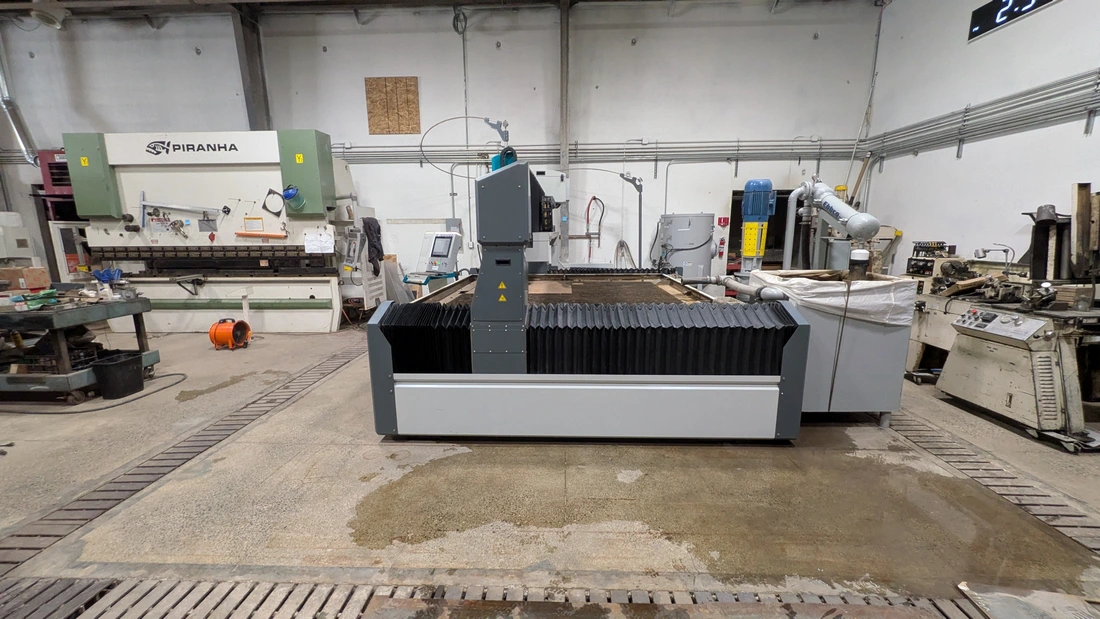 Flow #Mach-500-2020-XD, Waterjet, 6.5' x 6.5' table, 50 HP pump, 87,000 psi, XD 5-Axis cutting head, 460 - Image 2