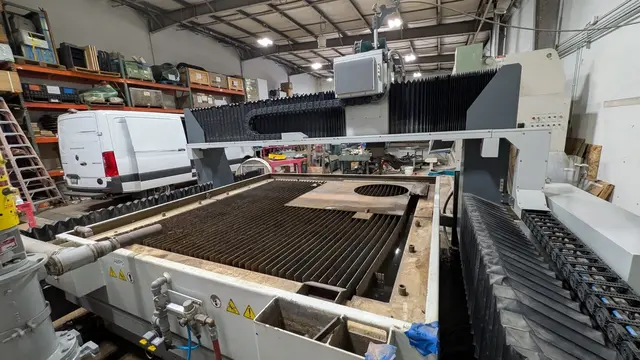 Flow #Mach-500-2020-XD, Waterjet, 6.5' x 6.5' table, 50 HP pump, 87,000 psi, XD 5-Axis cutting head, 460 - Image 3