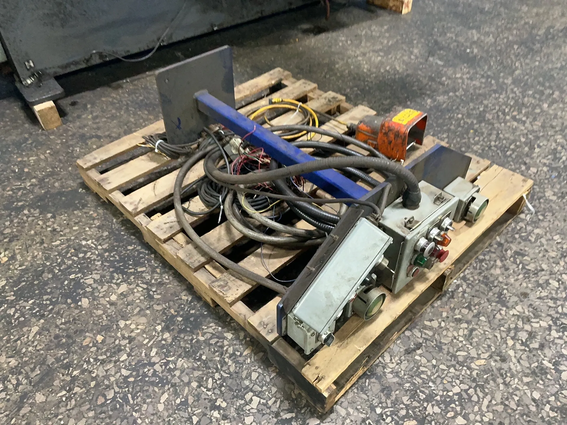 48.1 Ton, Magnum Press Automation #HTP50-30, hydraulic press, 7" ram bore, Autobend 6 Hurco control - Image 3