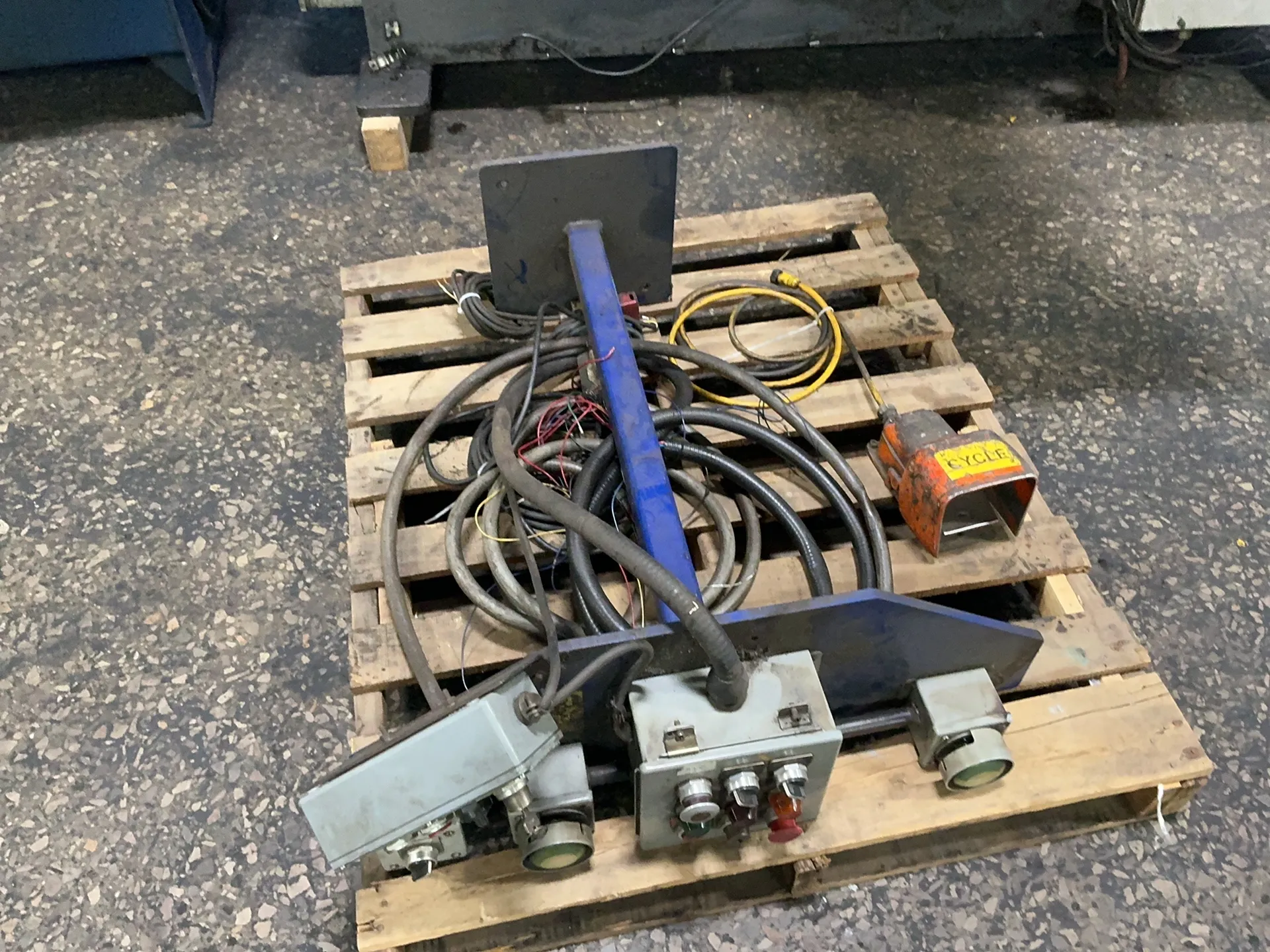48.1 Ton, Magnum Press Automation #HTP50-30, hydraulic press, 7" ram bore, Autobend 6 Hurco control - Image 6