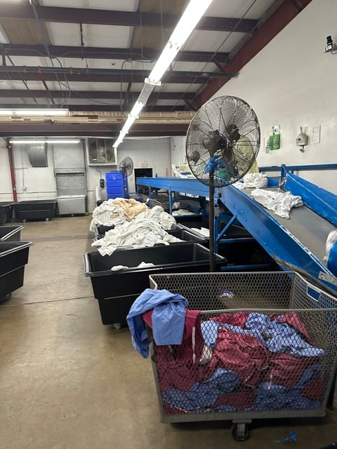 Speed Check Soil Sort Conveyor, 10' incline, 30' flat belt, operator platform, 1998 - Image 1