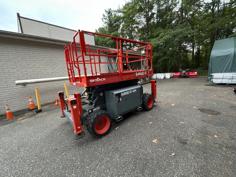 3x -----JLG RT2669 Rough Terrain Scissor Lift- 2021 diesel - Image 2