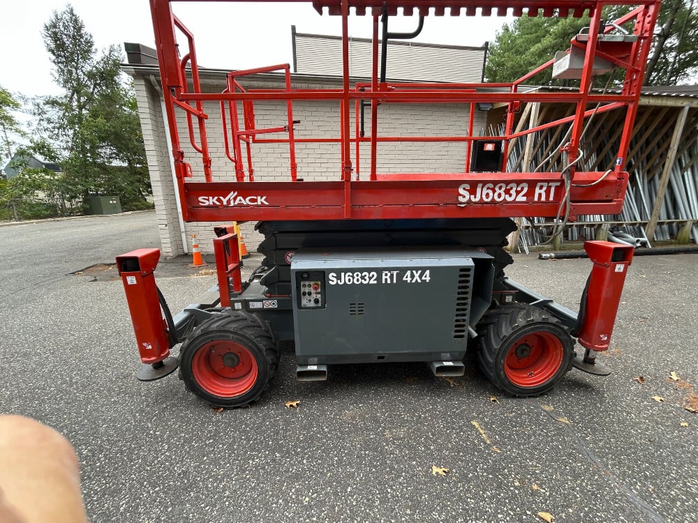 3x -----JLG RT2669 Rough Terrain Scissor Lift- 2021 diesel - Image 3