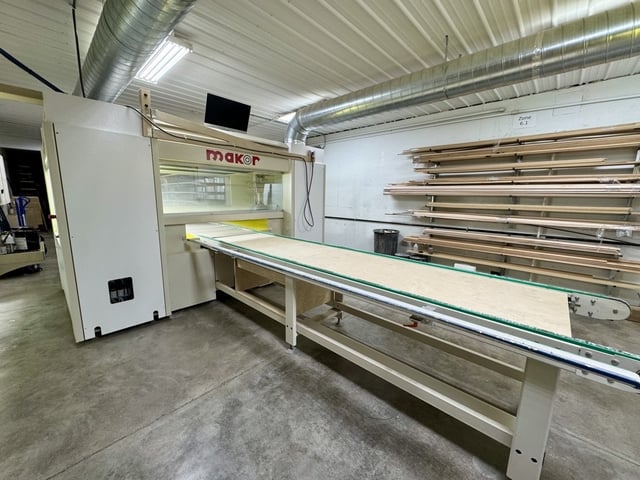 Makor #S-ONE-M, reciprocating spray finishing machine, single arm, 4 guns, 48" feed-through width, Mitsubishi - Image 2