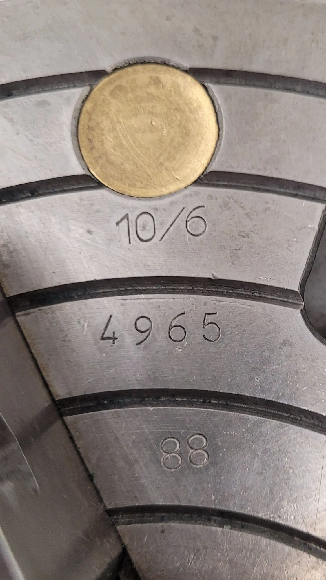 10" Bison #4965, 4-jaw lathe chuck, w/key - Image 2
