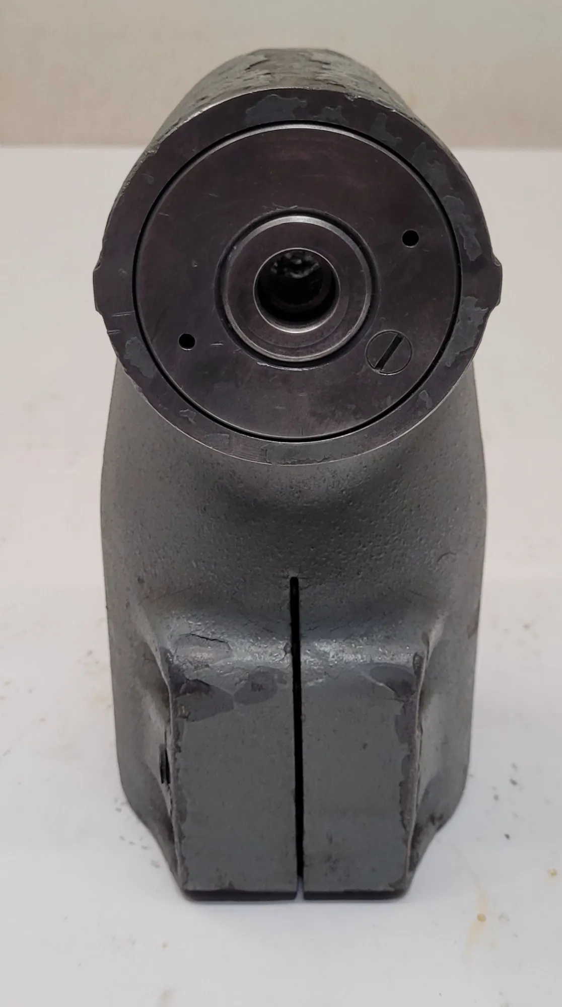 Bridgeport, right angle head, 3.39" bottom hole, 5" width x 8.25" H - Image 4