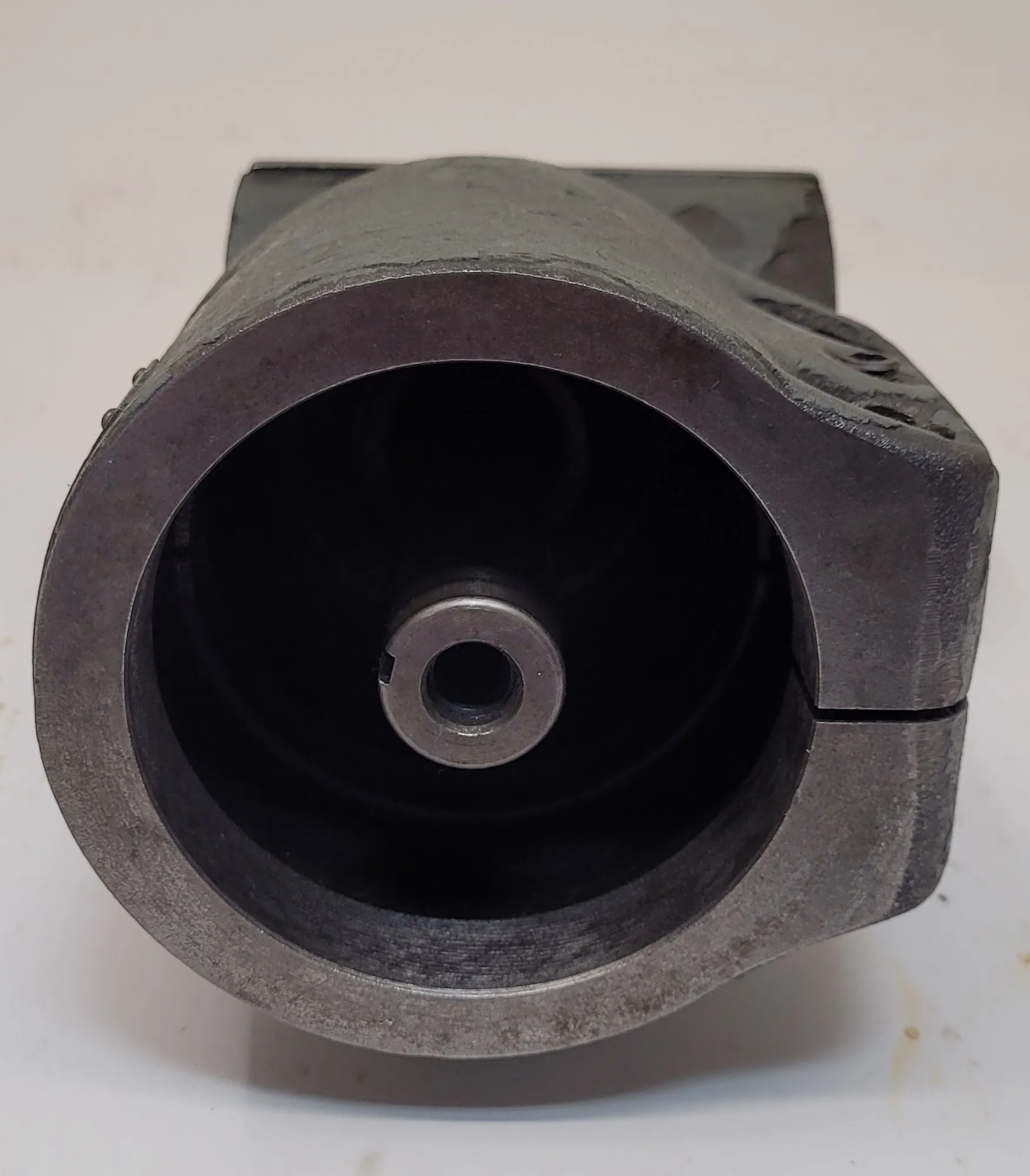 Bridgeport, right angle head, 3.39" bottom hole, 5" width x 8.25" H - Image 6
